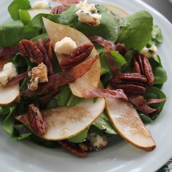 Arugula And Prosciutto Salad With Pears, Blue Cheese And Pecans